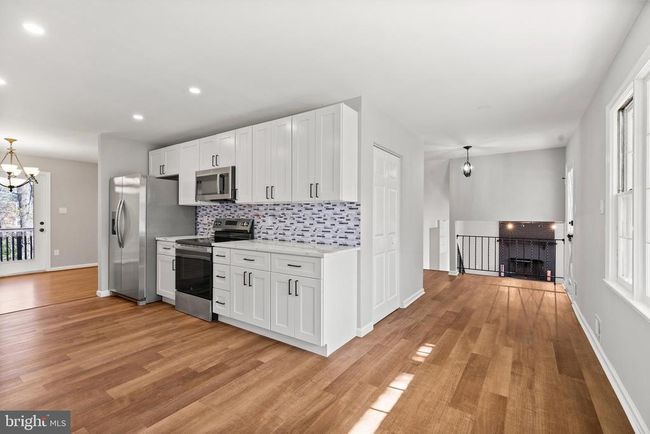 7517 Todd Pl, House other with 5 bedrooms, 3 bathrooms and null parking in MANASSAS VA | Image 6