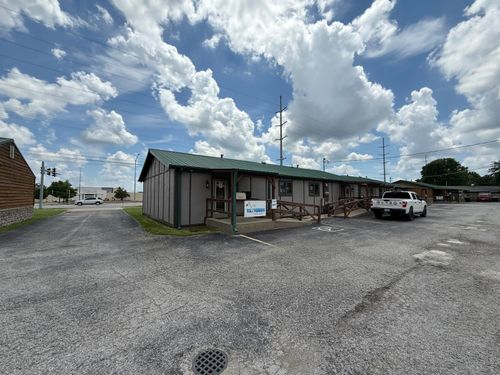 2833 S Fremont Ave, Springfield, MO, 65804-3653 | Card Image