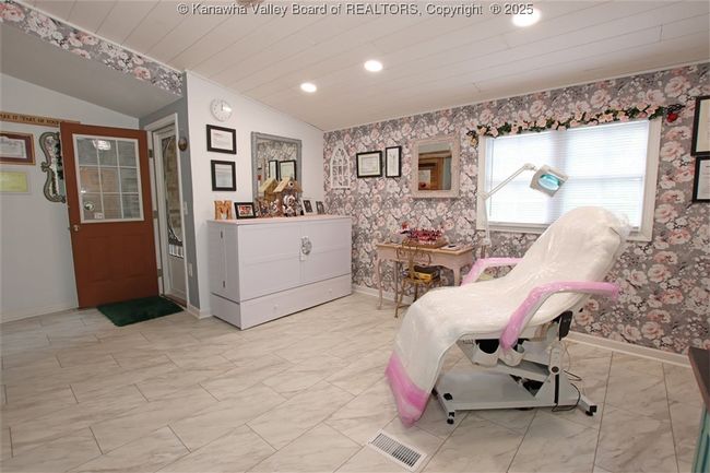 960 Grandview Rd, House other with 4 bedrooms, 3 bathrooms and null parking in Daniels WV | Image 37