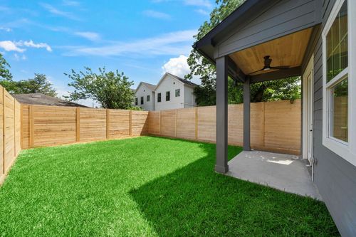1305 Amundsen St, Houston, TX, 77009-3401 | Card Image