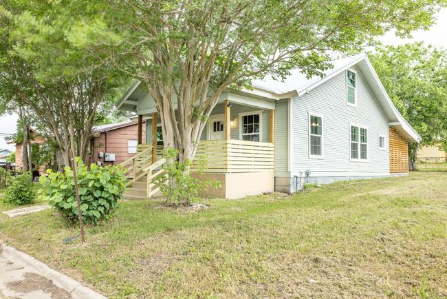 View of front of house with a front lawn and covered porch | Image 29