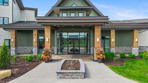 101-1 Hill Farm Cir, North Oaks, MN, 55127-2005 | Card Image