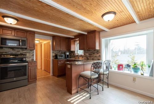 401 Nichols St, Carmel, NY, 10512-5025 | Card Image