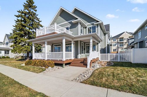 404 W Loomis St, Ludington, MI, 49431-2070 | Card Image