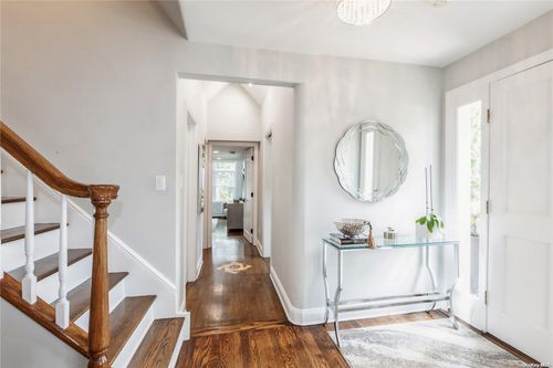 15 Shadow Ln, E Williston, NY, 11596-2510 | Card Image