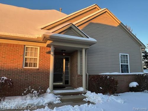 9062 Rhyan Rd, White Lake, MI, 48386-4615 | Card Image