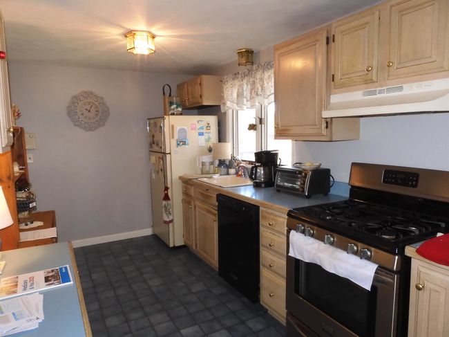 87 N Lowell Rd, House other with 3 bedrooms, 1 bathrooms and null parking in Windham NH | Image 10