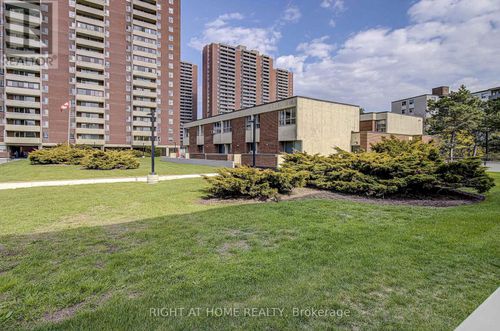 409-8 Crescent Town Road, Toronto (Crescent Town), ON, M4C5L3 | Card Image