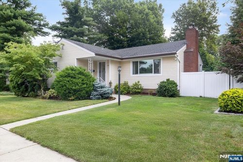 195 Fern St, Twp Washingtn, NJ, 07676-5209 | Card Image