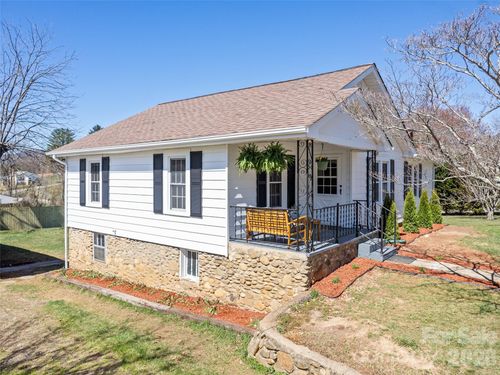 157 Morgan St, Canton, NC, 28716-2161 | Card Image