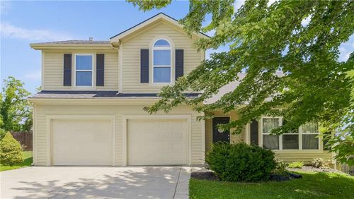 3703 Clayton Dr, Leavenworth, KS, 66048-6545 | Card Image