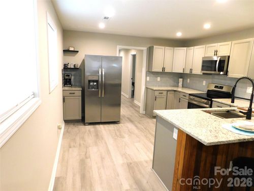 107 W Poplar St, Stanley, NC, 28164-1528 | Card Image