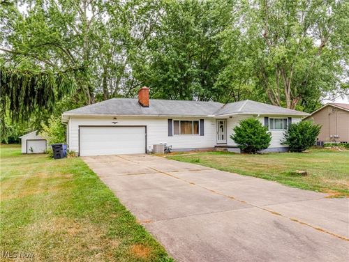 3946 Mctaggart Blvd, Kent, OH, 44240-6402 | Card Image