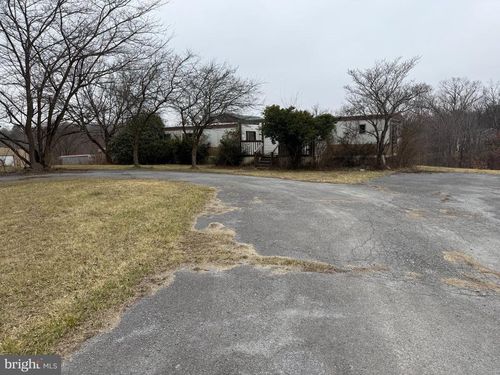158 Retriever Ln, BUNKER HILL, WV, 25413-3642 | Card Image