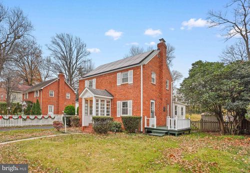 1008 N Roosevelt St, Arlington, VA, 22205-1840 | Card Image