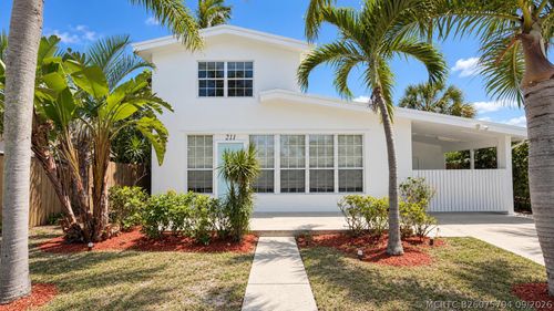 211 Dartmouth Dr, Lake Worth Beach, FL, 33460-6224 | Card Image