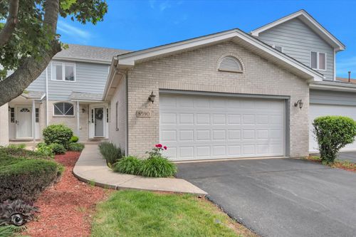 8590 Tullamore Dr, Tinley Park, IL, 60487-4771 | Card Image