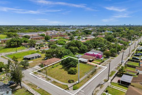 1895 Nw 58th St, Miami, FL, 33142-2423 | Card Image