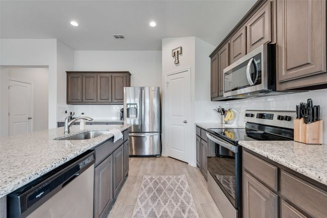 210 High Point Way, House other with 4 bedrooms, 2 bathrooms and null parking in Justin TX | Image 9