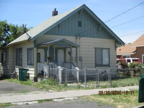 216 Michigan Avenue, Klamath Falls, OR, 97601 | Card Image