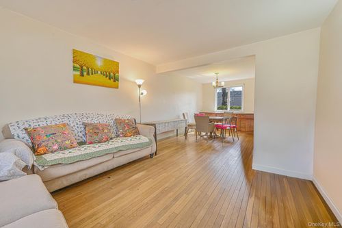 28-05-216 68th Ave, Oakland Gardens, NY, 11364-2605 | Card Image