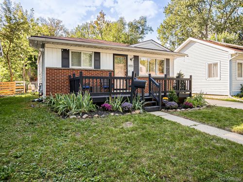 1915 Pilgrim St, Ferndale, MI, 48220-2036 | Card Image
