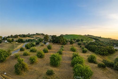110 Kiler Canyon Rd, Paso Robles, CA, 93446-3701 | Card Image