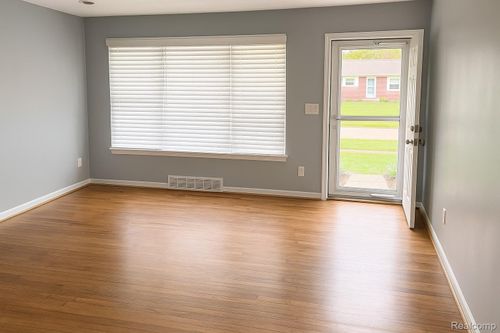 34617 Nancy St, Westland, MI, 48186-4394 | Card Image