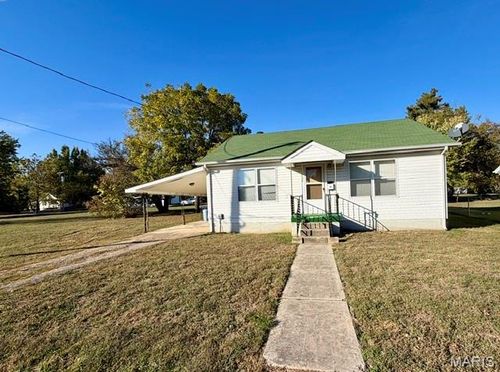 402 W Hunt St, Salem, MO, 65560-2116 | Card Image