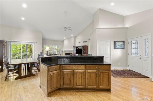 7285 Rabbit Ears Pass, Clarkston, MI, 48346-1986 | Card Image