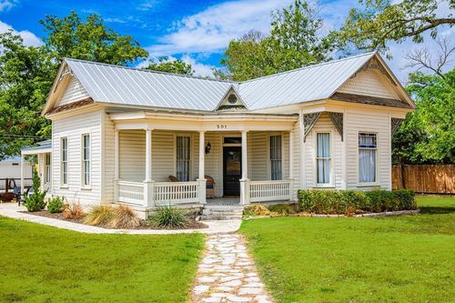 501 W San Antonio St, Fredericksburg, TX, 78624-3141 | Card Image