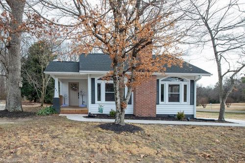 821 Fisher Ferry St, Thomasville, NC, 27360-5443 | Card Image