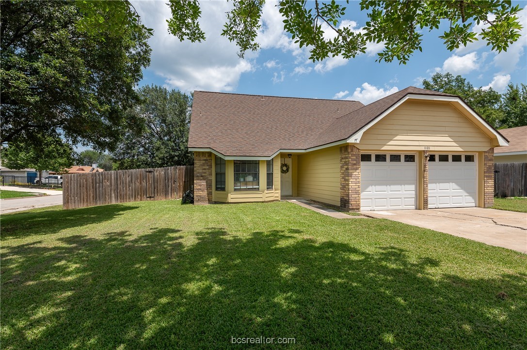 Chinaberry Dr, Bryan, TX 77803