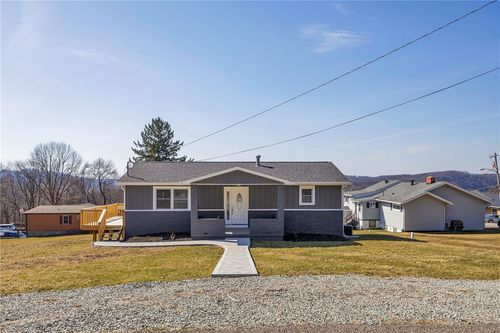 667 Memorial Dr, New Kensington, PA, 15068-2087 | Card Image