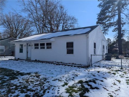 2411 Youngman Rd, Chesapeake, VA, 23323-4610 | Card Image