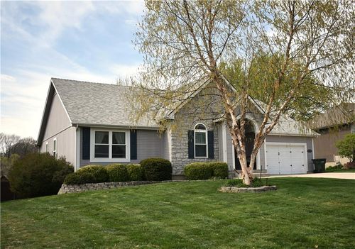 4236 Clayton Ct, Leavenworth, KS, 66048-6536 | Card Image