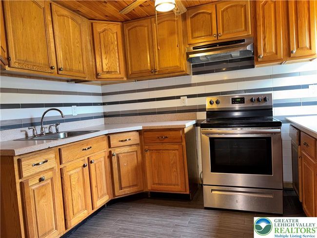 312 W Ridge St, House other with 3 bedrooms, 2 bathrooms and null parking in Lansford PA | Image 14