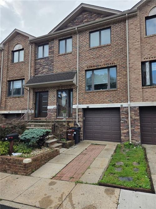 124-124 North Dr, Staten Island, NY, 10305-5108 | Card Image