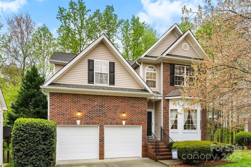 8619 Delamere Ln, Charlotte, NC, 28269-3904 | Card Image