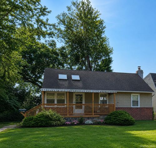 30 Anderson Ave, Babylon, NY, 11703-3412 | Card Image