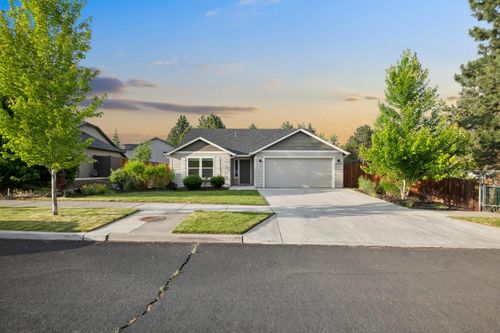 20392 Lois Way, Bend, OR, 97702-3533 | Card Image
