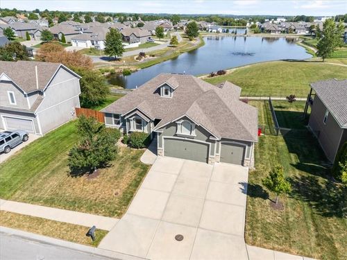 1106 Sw 10th St, Oak Grove, MO, 64075-9301 | Card Image