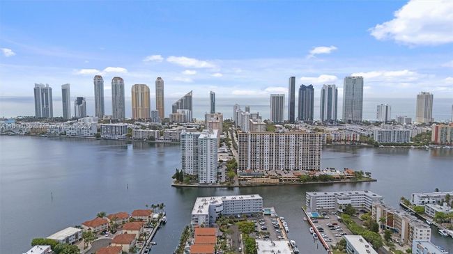 APT-108 - 4000 Ne 170 Th St, Condo with 3 bedrooms, 2 bathrooms and null parking in North Miami Beach FL | Image 35