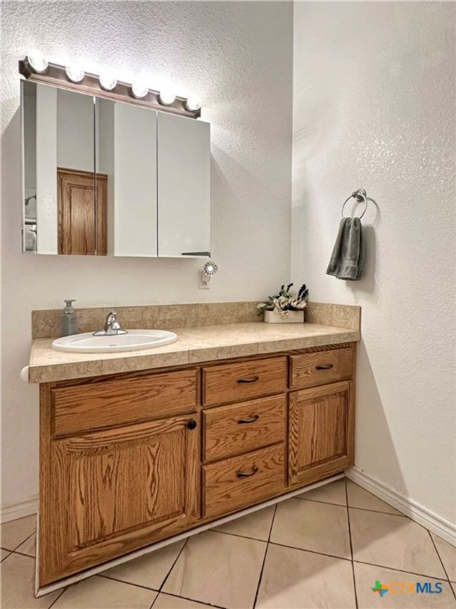 720 E Travis St, House other with 3 bedrooms, 2 bathrooms and null parking in Luling TX | Image 18