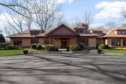 11 Woods Ct, Huntington, NY, 11743-4844 | Card Image