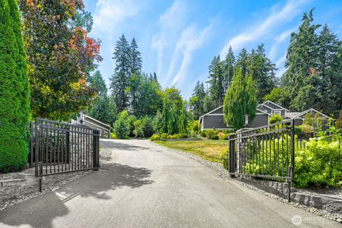 3916 Waller Rd E, Tacoma, WA, 98443-1621 | Card Image