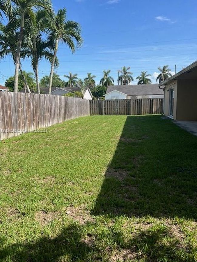 15121 Sw 148th Ave, House other with 3 bedrooms, 2 bathrooms and null parking in Miami FL | Image 5