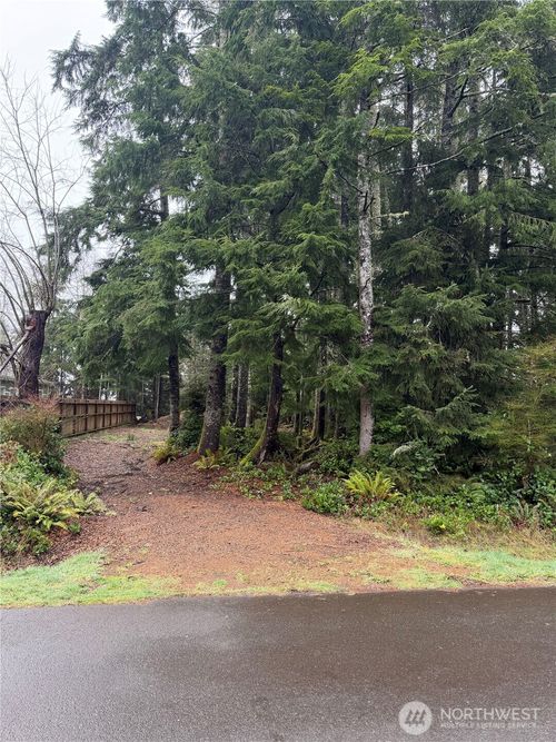 736 Chenois Ave Ne, Ocean Shores, WA, 98569-9493 | Card Image
