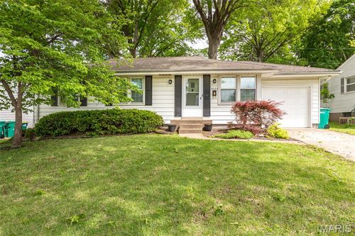1523 Golden Dr, Saint Louis, MO, 63137-1555 | Card Image