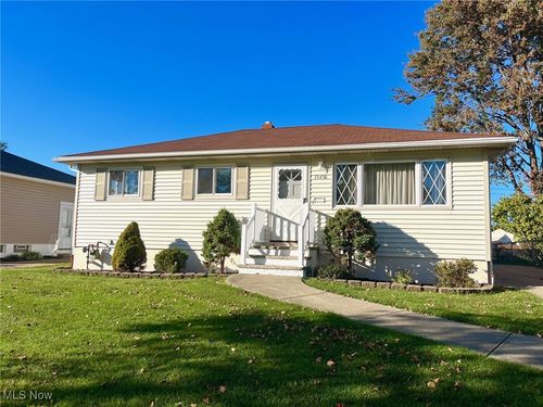 15450 Holland Rd, Brook Park, OH, 44142-3342 | Card Image